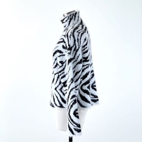 H&M Fuzzy Zebra Print Oversized Wide Arm Sweater - Picture 3 of 6